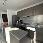 La Roselière T3 Avec Terrasse Et Garage à 400 M De La Au Grau-du-roi *