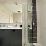 Appartement La Roselière T3 Avec Terrasse Et Garage à 400 M De La Au Grau-du-roi