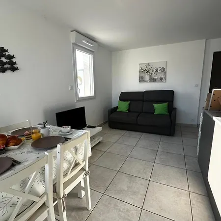 La Roseliere T3 Avec Terrasse Et Garage A 400 M De La Au Grau-du-roi Apartmán *