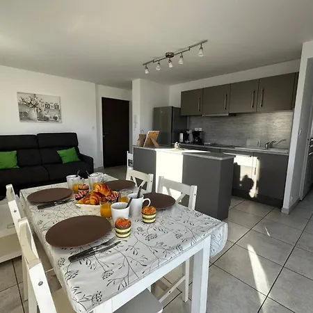Apartmán La Roseliere T3 Avec Terrasse Et Garage A 400 M De La Au Grau-du-roi Le Grau-du-Roi