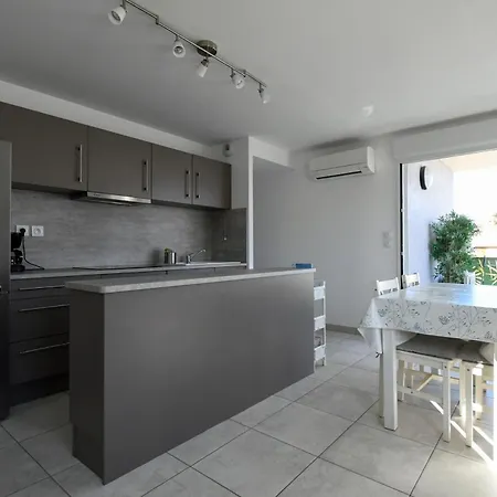 La Roseliere T3 Avec Terrasse Et Garage A 400 M De La Au Grau-du-roi Apartmán