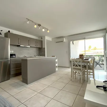 La Roseliere T3 Avec Terrasse Et Garage A 400 M De La Au Grau-du-roi Апартаменты *