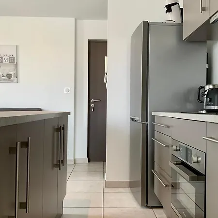 Apartmán La Roseliere T3 Avec Terrasse Et Garage A 400 M De La Au Grau-du-roi Le Grau-du-Roi