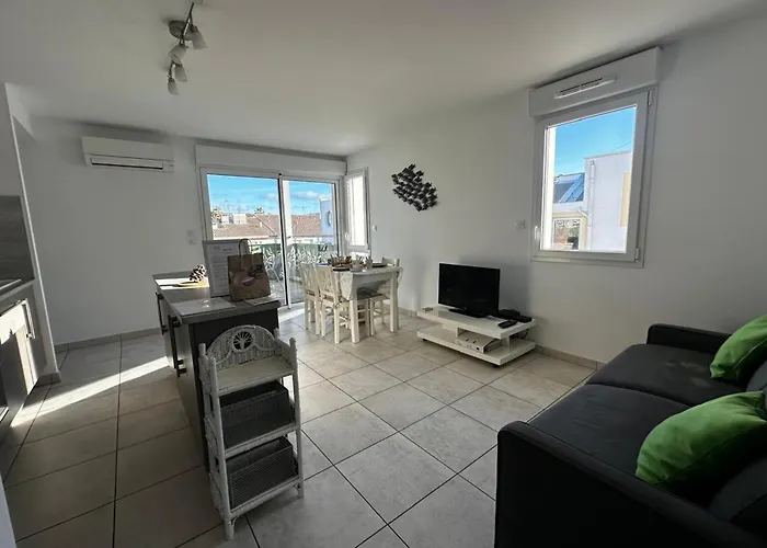 La Roseliere T3 Avec Terrasse Et Garage A 400 M De La Au Grau-du-roi Апартаменты Ле-Гро-дю-Руа